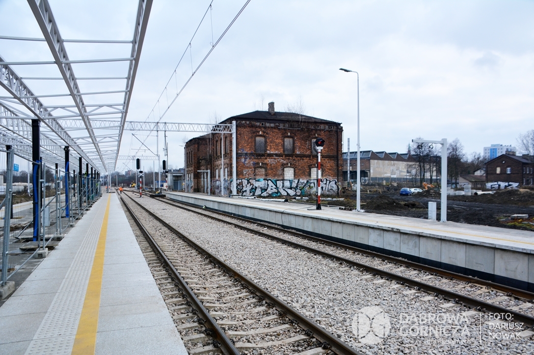 2021.11.24 DG - Centrum przesiadkowe "DG - Centrum". Budynek dworca kolejowego przed remontem. FOTO: Dariusz Nowak (nddg)