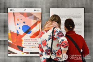 2021.12.01 DG - Galeria PKZ. "Sekrety Światła - Światłocienie" - wystawa prac studentów i pedagogów pracowni Witrażu i Szkła Artystycznego Instytutu Sztuk Plastycznych Uniwersytetu Śląskiego w Cieszynie. FOTO: Dariusz Nowak (nddg)