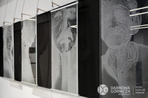 2021.12.01 DG - Galeria PKZ. "Sekrety Światła - Światłocienie" - wystawa prac studentów i pedagogów pracowni Witrażu i Szkła Artystycznego Instytutu Sztuk Plastycznych Uniwersytetu Śląskiego w Cieszynie. FOTO: Dariusz Nowak (nddg)