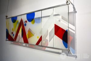 2021.12.01 DG - Galeria PKZ. "Sekrety Światła - Światłocienie" - wystawa prac studentów i pedagogów pracowni Witrażu i Szkła Artystycznego Instytutu Sztuk Plastycznych Uniwersytetu Śląskiego w Cieszynie. FOTO: Dariusz Nowak (nddg)