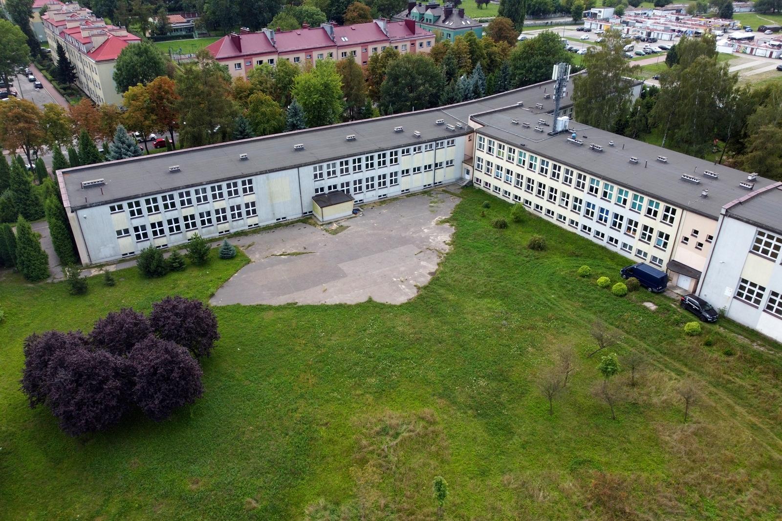 Torem III LO z nowym boiskiem i torem przeszkód - Dąbrowa Górnicza